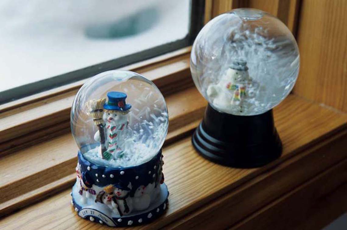 20 beautiful Christmas snow globes